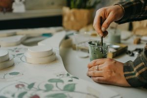 Дачная растительность внутри каменных джунглей